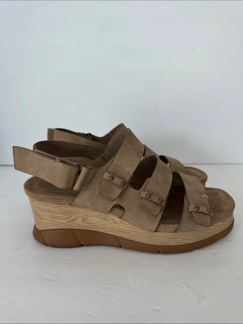 Pierre Dumas Women's Suede Wedge Sandals Taupe 8